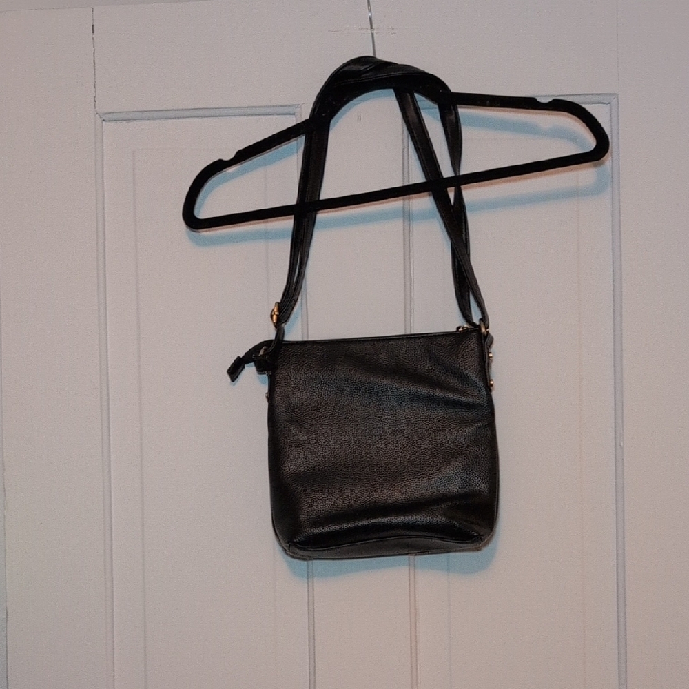 Elegant Black Shoulder Bag - Picture 3 of 5